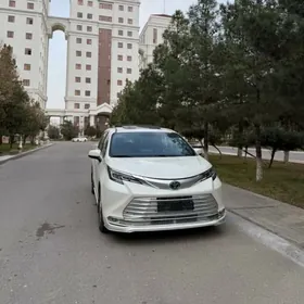 Toyota Sienna 2021