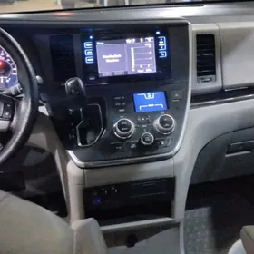 Toyota Sienna 2015