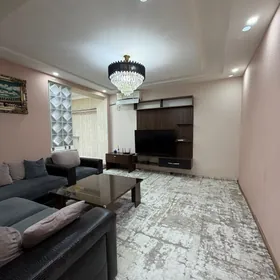 5 мкр 3 в 2 комнаты 1этаж