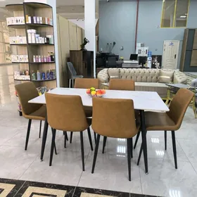 Стол со стульями