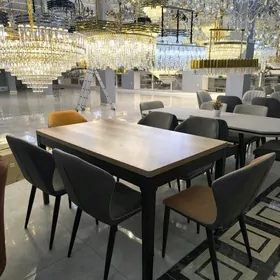 Стол со стульями