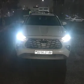 Toyota Highlander 2021