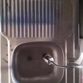 Раковина с краном