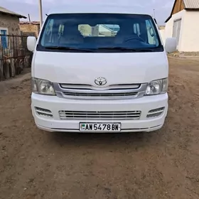 Toyota Hiace 2010