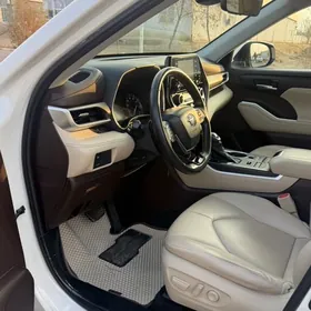 Toyota Highlander 2021