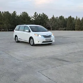 Toyota Sienna 2010