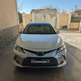 Toyota Camry 2021