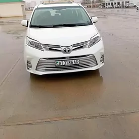 Toyota Sienna 2018