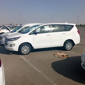 Toyota Innova 2022
