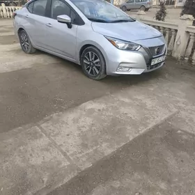Nissan Versa 2020