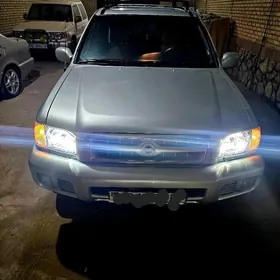 Nissan Pathfinder 2000