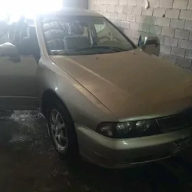 Mitsubishi Diamante 1998