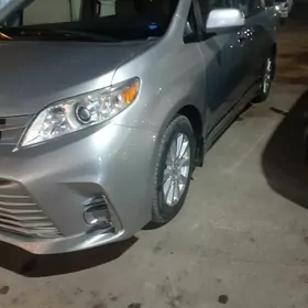 Toyota Sienna 2020