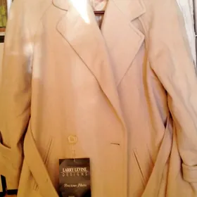 Пальто новое, с биркой. Larry Levin Designs.