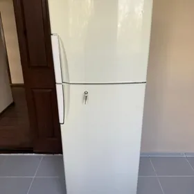 Холодильник HITACHI