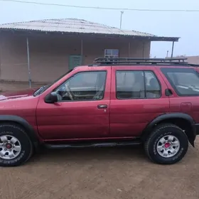 Nissan Pathfinder 1996