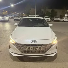 Hyundai Elantra 2022