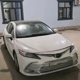 Toyota Camry 2021