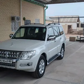 Mitsubishi Pajero 2015
