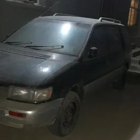 Mitsubishi Chariot 1994