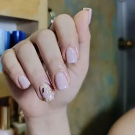 Dyrnak/Маникюр и педикюр