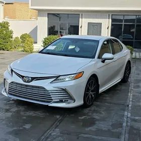 Toyota Camry 2021
