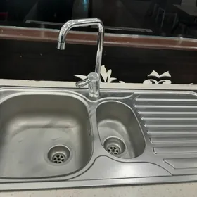 Moyka-Umuwalnik kuhnya