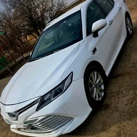 Toyota Camry Hybrid 2020