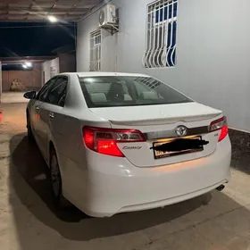 Toyota Camry 2014