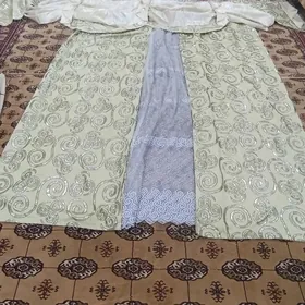 sarymtyk-ýaşyl reňkde tuty