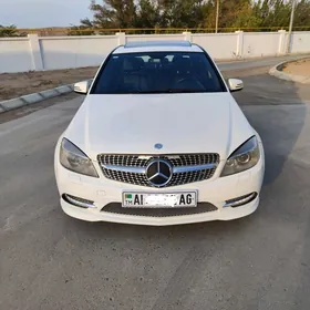 Mercedes-Benz C300 2011