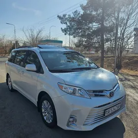 Toyota Sienna 2017