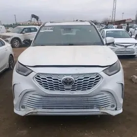 Toyota Highlander 2021