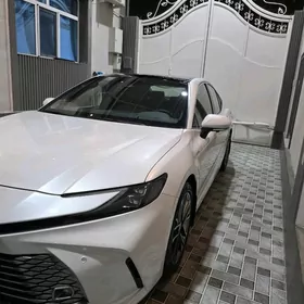 Toyota Camry 2025