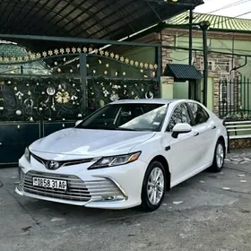 Toyota Camry 2021