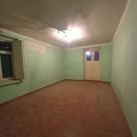 1 комнаты 2этаж