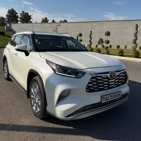 Toyota Highlander 2021