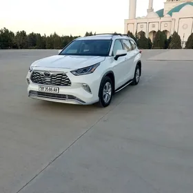 Toyota Highlander 2021