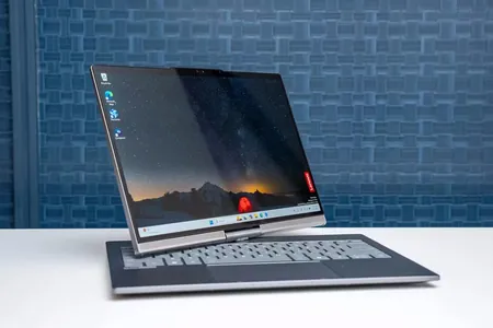 Lenovo öz-özi aýlanýan ekranly köpçülikleýin öndürilýän noutbukyny tanyşdyrdy