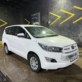 Toyota Innova 2021