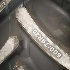 Traktor Teke 600/70R30 380/85R24