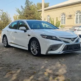 Toyota Camry 2021
