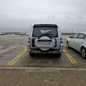 Mitsubishi Pajero 2010