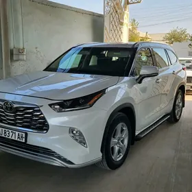 Toyota Highlander 2021