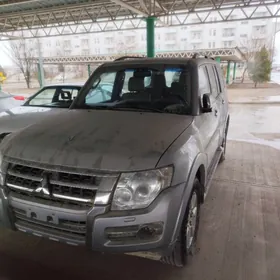 Mitsubishi Pajero 2013