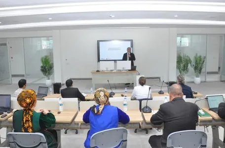 В энергетическом вузе Туркменистана проходит семинар с участием немецких профессоров