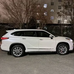 Toyota Highlander 2021