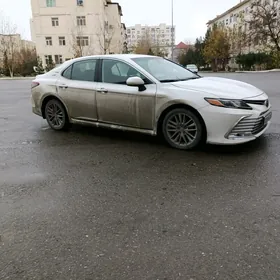 Toyota Camry 2021