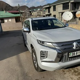 Mitsubishi Pajero 2020