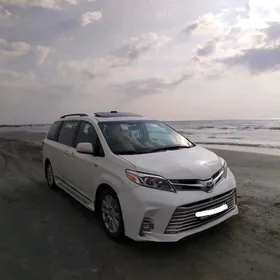 Toyota Sienna 2017